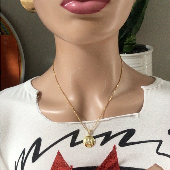 Very nice initials M necklace pendant surrounded with fashion - Picture 3 of 8